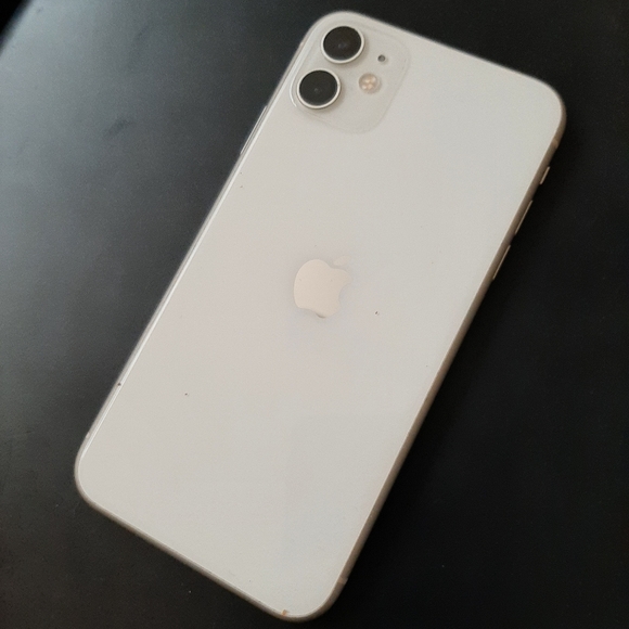 IPhone 11 - Picture 1 of 2